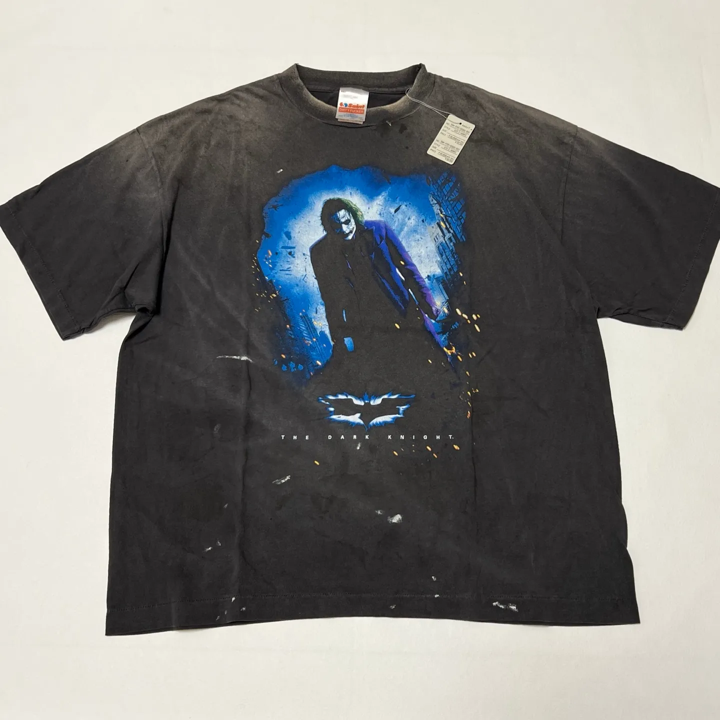 ⚠️This season’s most important Batman-Joker IP collaboration SAINT Mxxxxxx × The Dark Knight BTM_SS TEE /DARKNIGHT/BLK Dark Knight co-branded Joker Dark Knight TEE Washed black S-XL Top-notch printing technology Vector-level replica of the original details Asut ready-made garment dyeing Ma Liu fading Re-washing to make the old Authentic proofing Custom-woven correct main mark Washing mark The difference is shown in the picture and made.